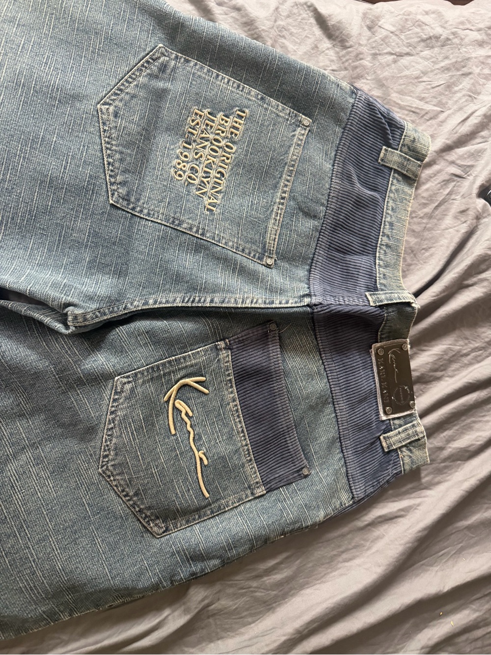 Karl Kani rare 1993 cursive. Kani stiched I on the back pocket
34 runs big